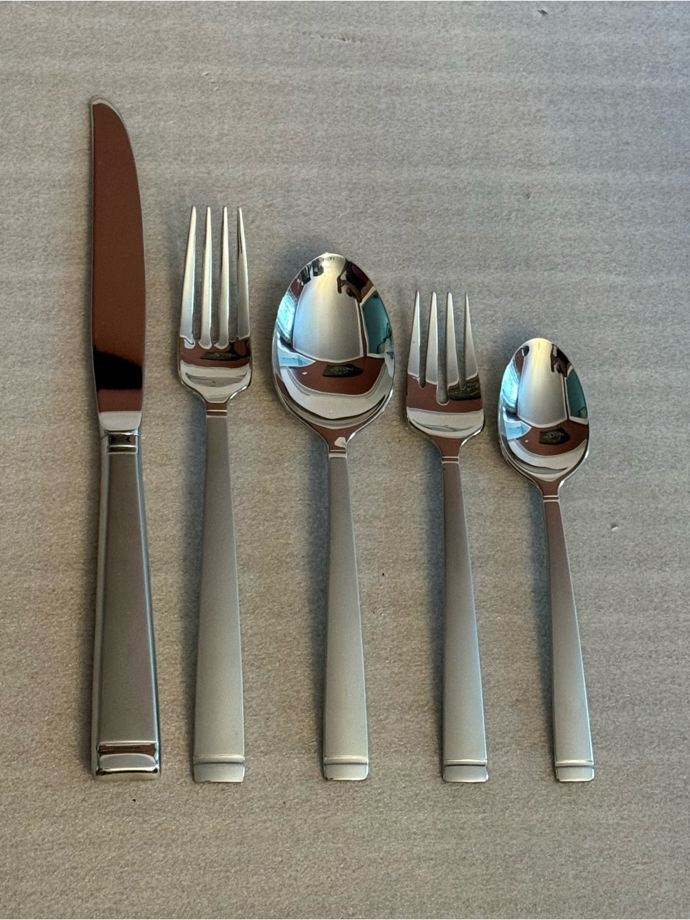 NEW Oneida “Frost” 51 Piece Flatware & Serving Set